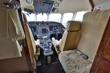 Falcon 900 jump seat