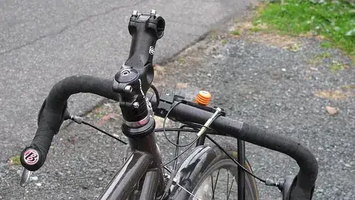 Adjustable stem