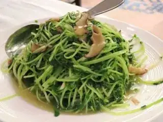 stir-fried pea sprouts