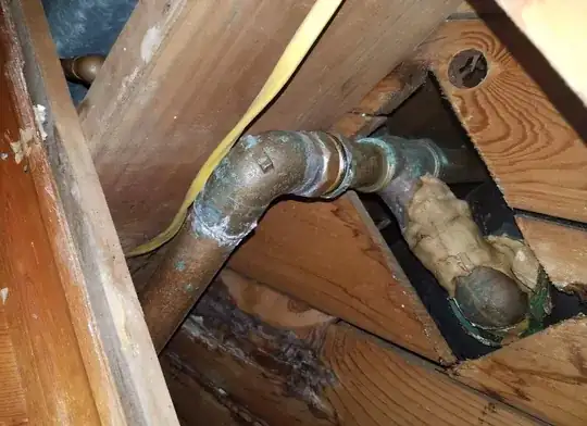 Bathtub drain, putty surrounding pipe