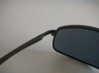Sunglasses with misaligned arms