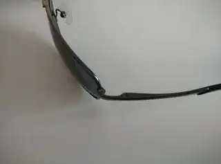 Sunglasses with misaligned arms