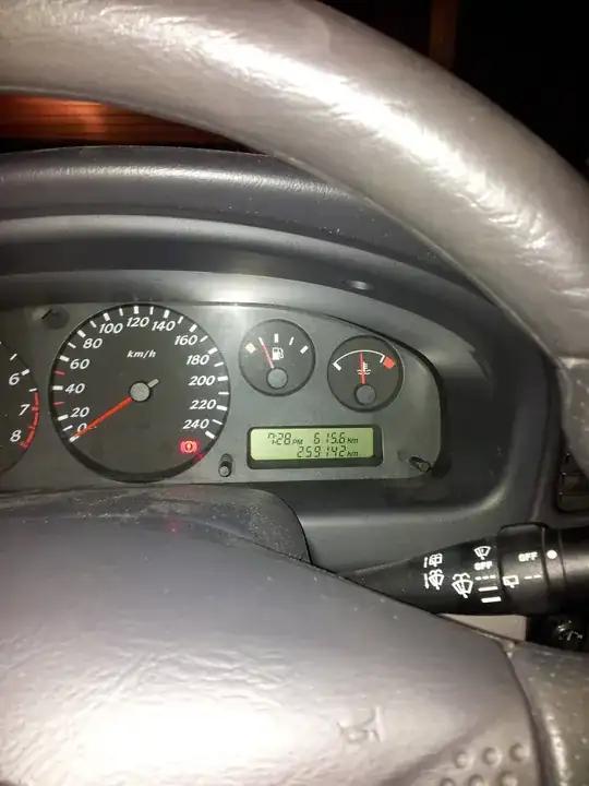 With the flash you can clearly see the clock isn't illuminated