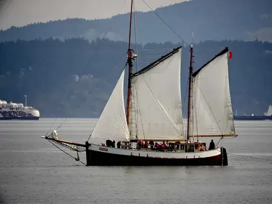 Olympus OM Zuiko 500mm ƒ/8 Reflex, on a Kipon Baveyes focal reducer, for an effective 350mm ƒ/5.6. Vignetting is from the focal reducer.