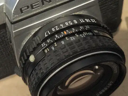 Lens with red diamond at f/4