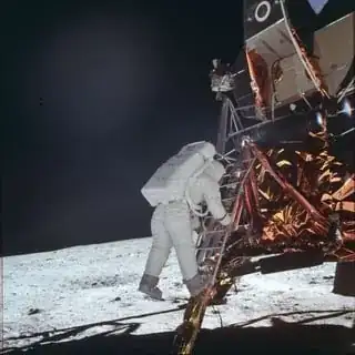 AS11-40-5868 (July 20, 1969) ALDRIN DESCENDING LADDER - Contrast 0, Brightness 0