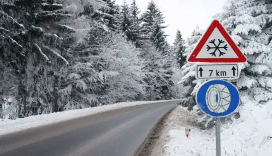 snow chain sign