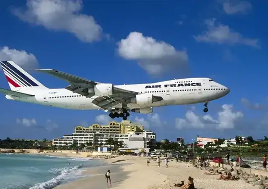 747 landing at St. Martin