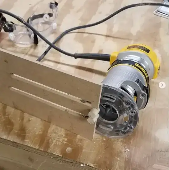 Curve-following router base