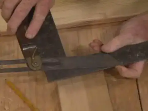 Setting the bevel guage